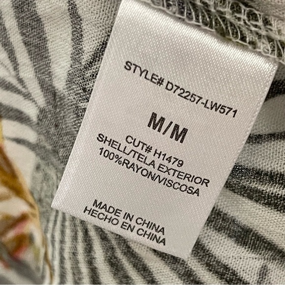 POTTERS POT Hawaiian Cropped Shirt with Tie Front - Picture 2 of 7